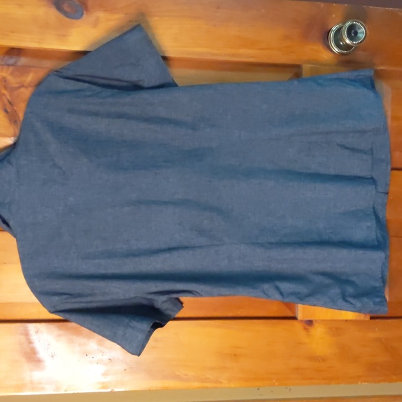 Merrell* ladies hiking shirt upf 30+, button front, cap sleeve button detailing - Picture 2 of 9